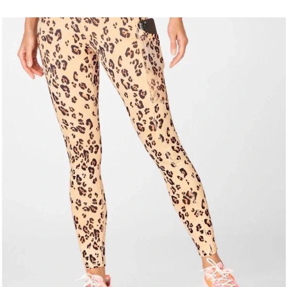 FABLETICS Desert 🌵 Leopard 🐆 Print POWERHOLD High-Waisted Leggings size XS - Picture 9 of 11